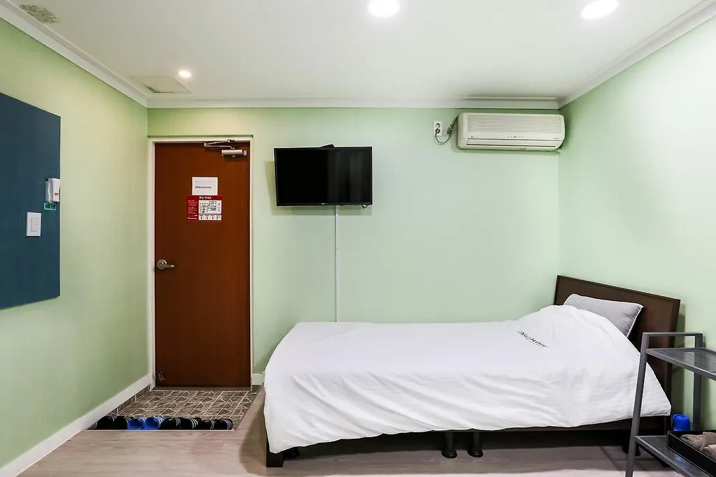 Discovery Busan Guesthouse 2*,